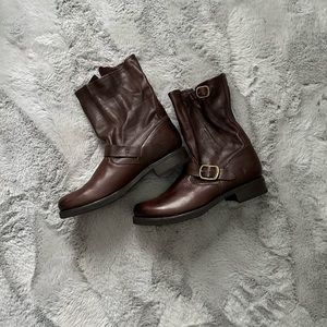 Frye Veronica boot , dark brown